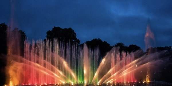 Bunte Wasserlichtkonzerte im Park Planten un Blomen